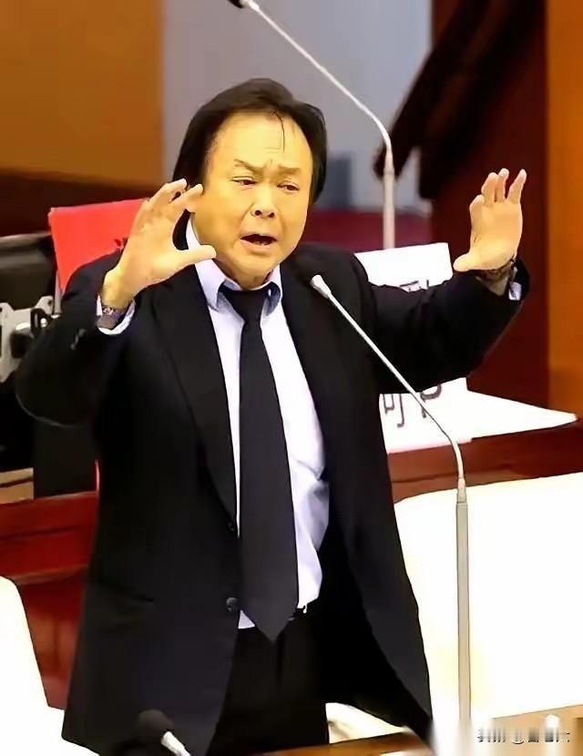 王世坚自荐担纲沈伯洋台北市竞选团队副主委，他做梦都没想到，沈伯洋到处讲话拜票，不