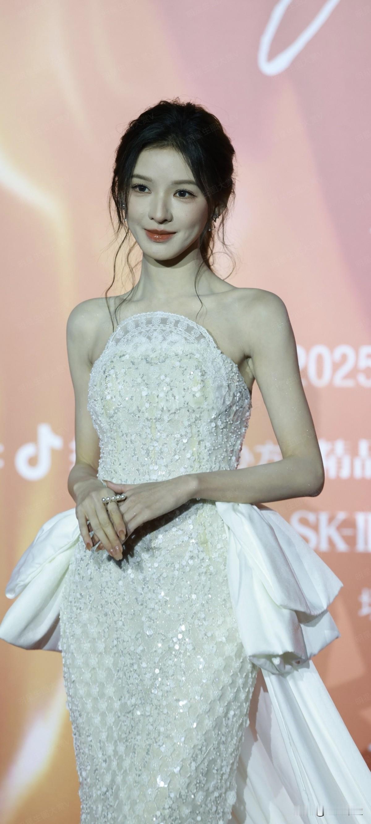 张予曦精品指南盛典！身材有点顶了哦！