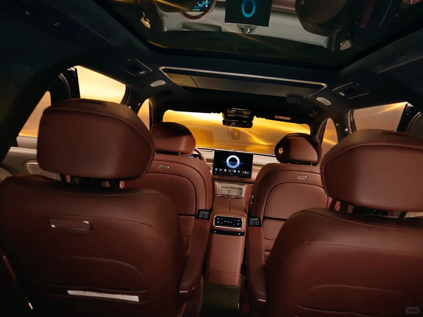 华系旗舰天花板！岚图泰山内饰预告炸场够尊够顶50万级等价配置无对手家人们谁