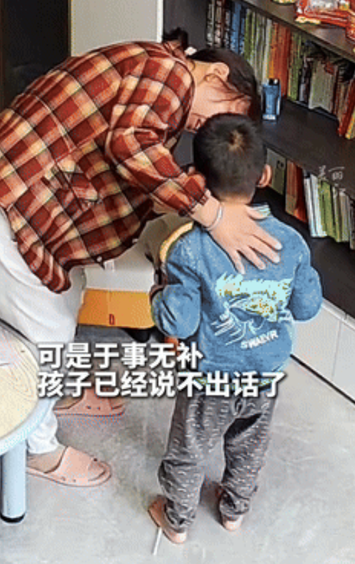 太可怕了！”。男童被食物卡喉，奶奶发现后只知道拍打背部，却越打越严重！不料，孩