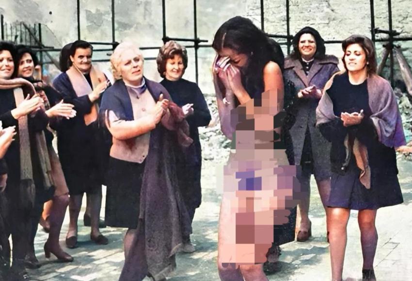 1945年，法国巴黎，这位名叫伊娃的女人，衣服被人扒了下来，丰腴的身体没有任何遮