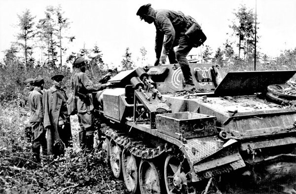 1941年苏军缴获德军二号喷火坦克的详细检查记录