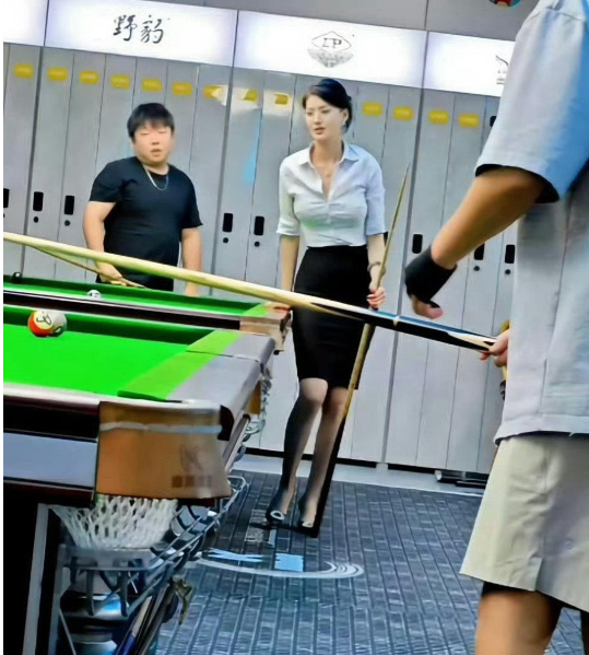 朋友一咬牙请了一个700一小时的台球陪练，你们觉得值不?