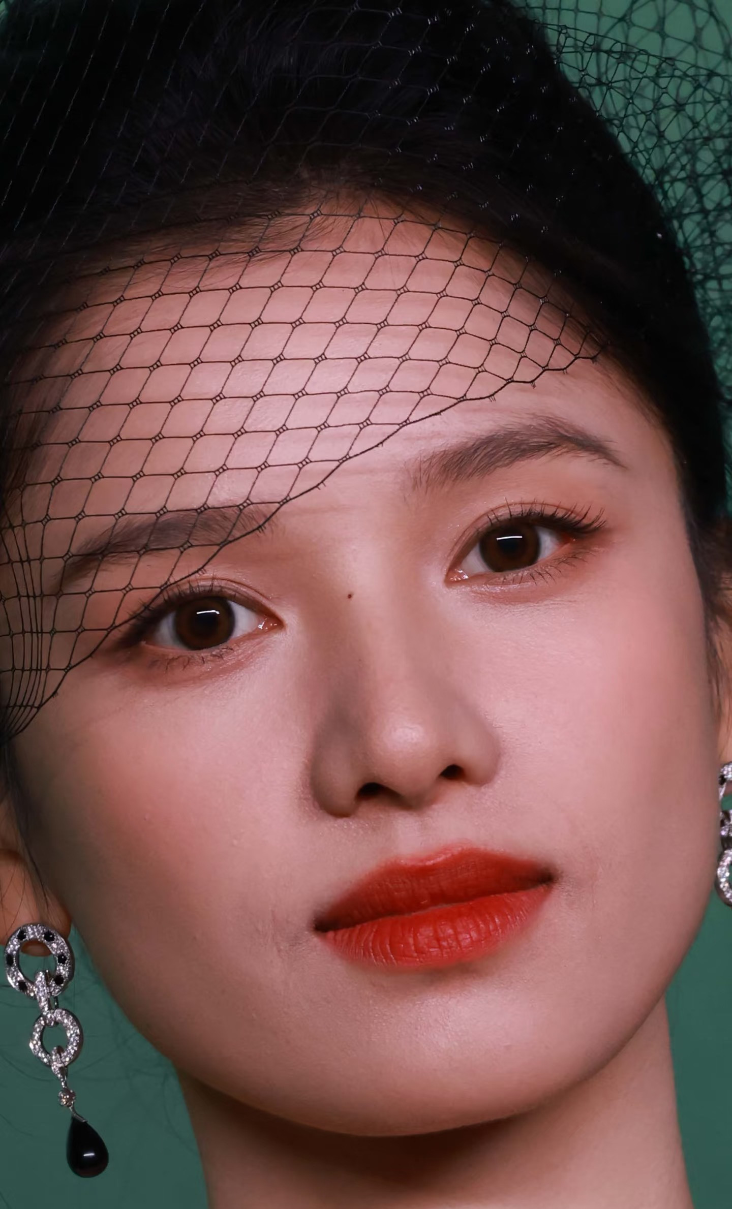 张婧仪，活动生图。怎么长得越来越像陈坤？