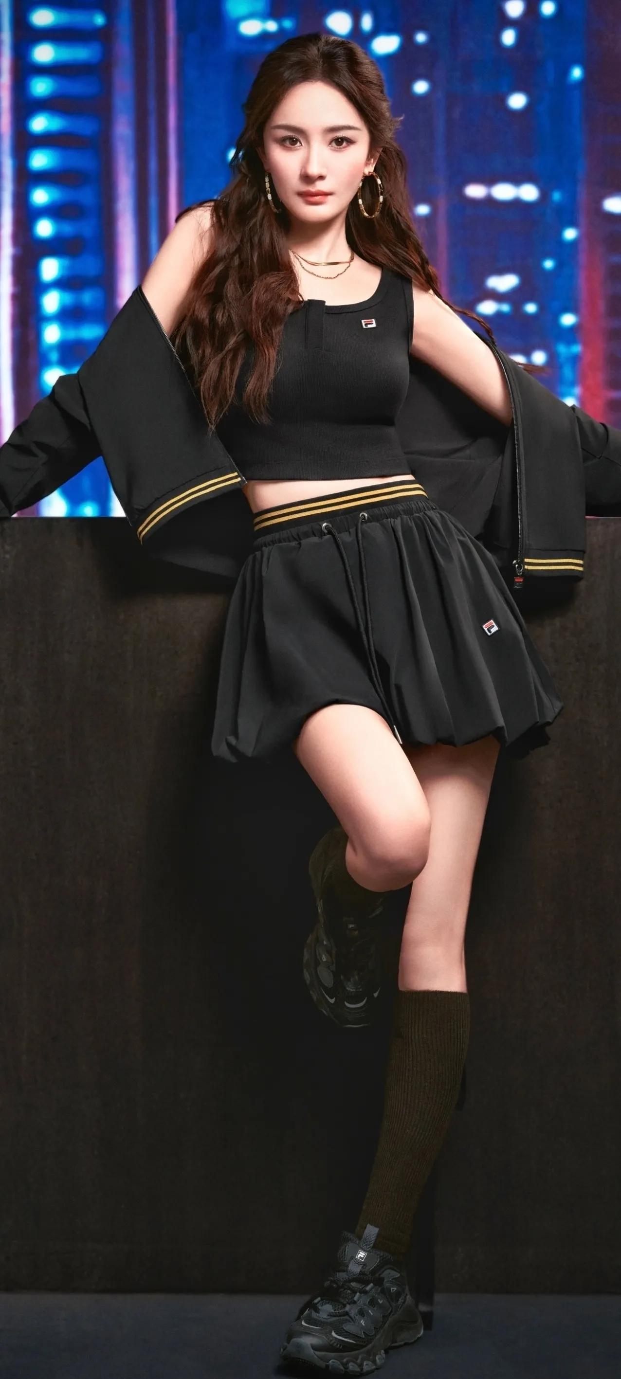 杨幂美照。你觉得那件衣服好看？养眼手机壁纸分享杨幂美图杨幂照片杨幂照片魅力