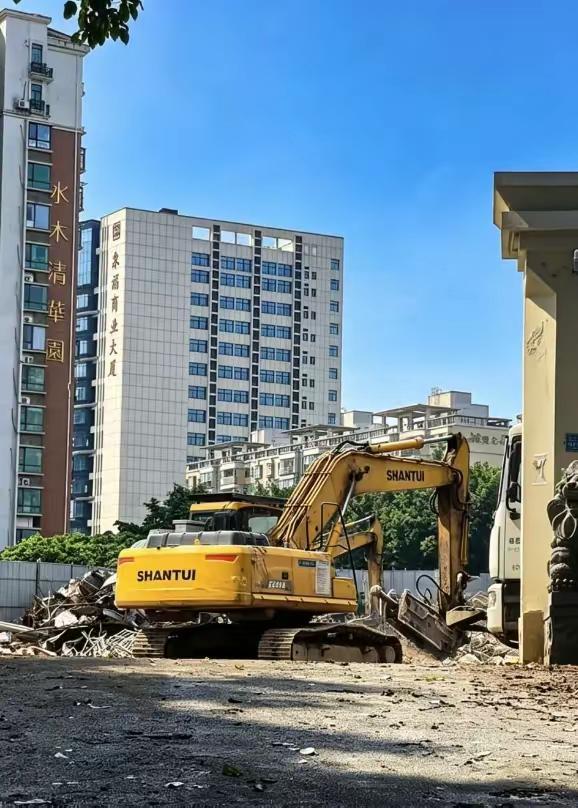 开拆！珠海市中心旧地标说再见，全新城市界面要来了。在珠海市中心迎宾路，一处藏着