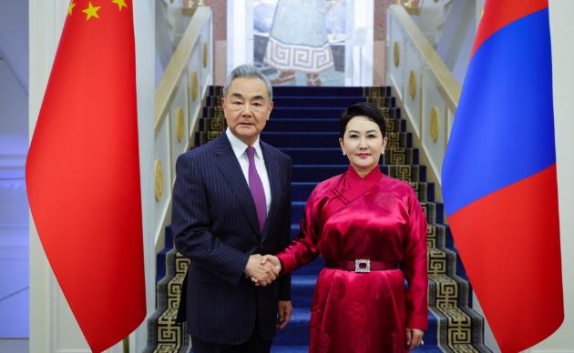 中国和蒙古国谈妥了。6月13日，蒙古国总统呼日勒苏赫在乌兰巴托会见中国外交部长王