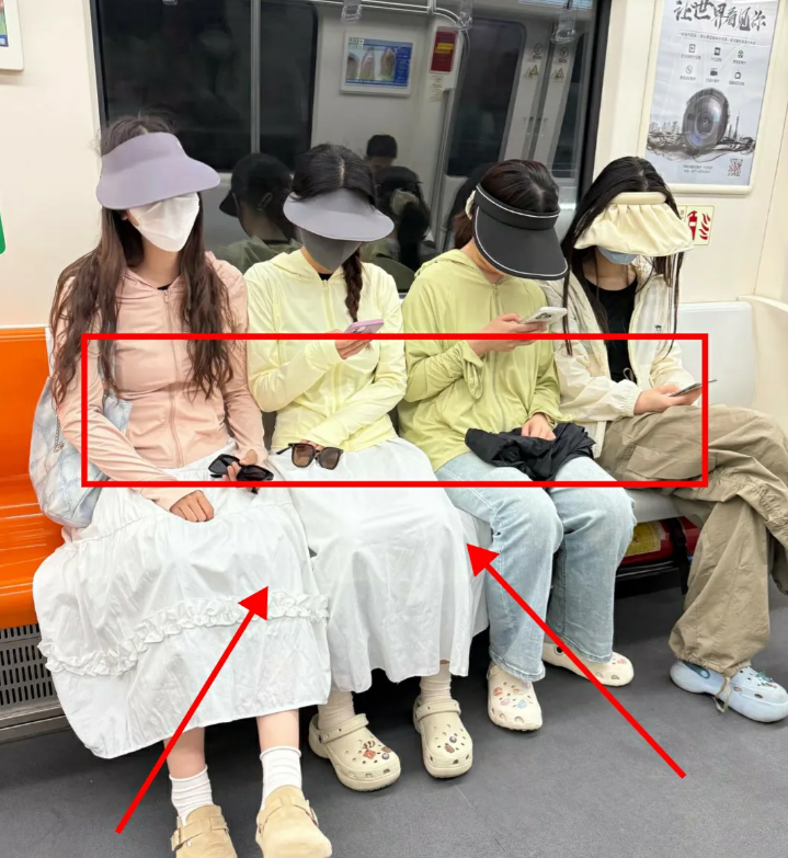 这年头的智商税都这么明目张胆了？瞧瞧现在，满大街的男男女女裹着防晒衣、