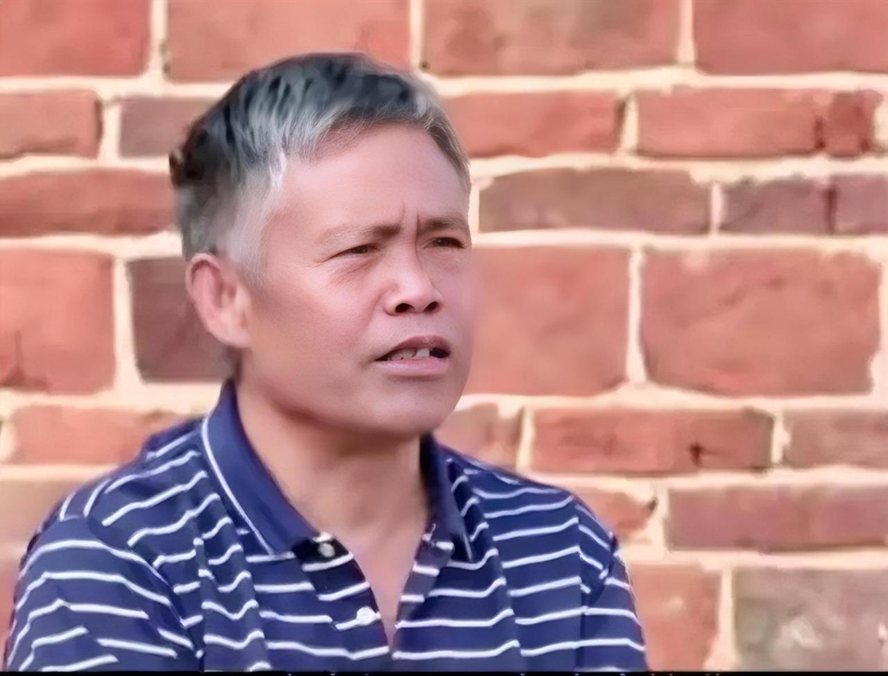 1993年，湖南一贫苦男子和带三个女儿的女子重组了家庭。不曾想，20年过去后，3