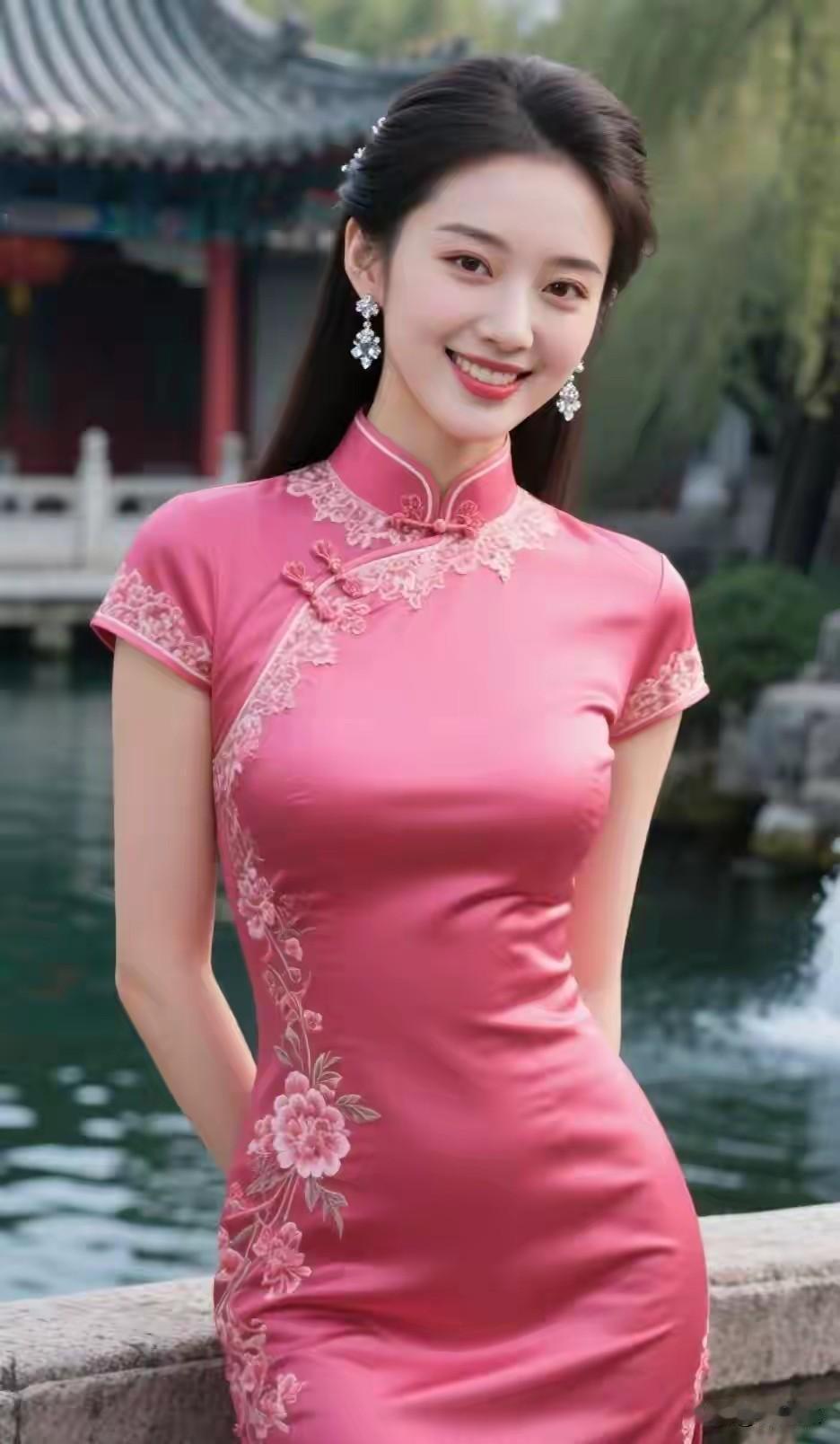 嫣然一笑百媚生，改良旗袍显风情。青丝如瀑随风舞，恰似春风拂柳轻。