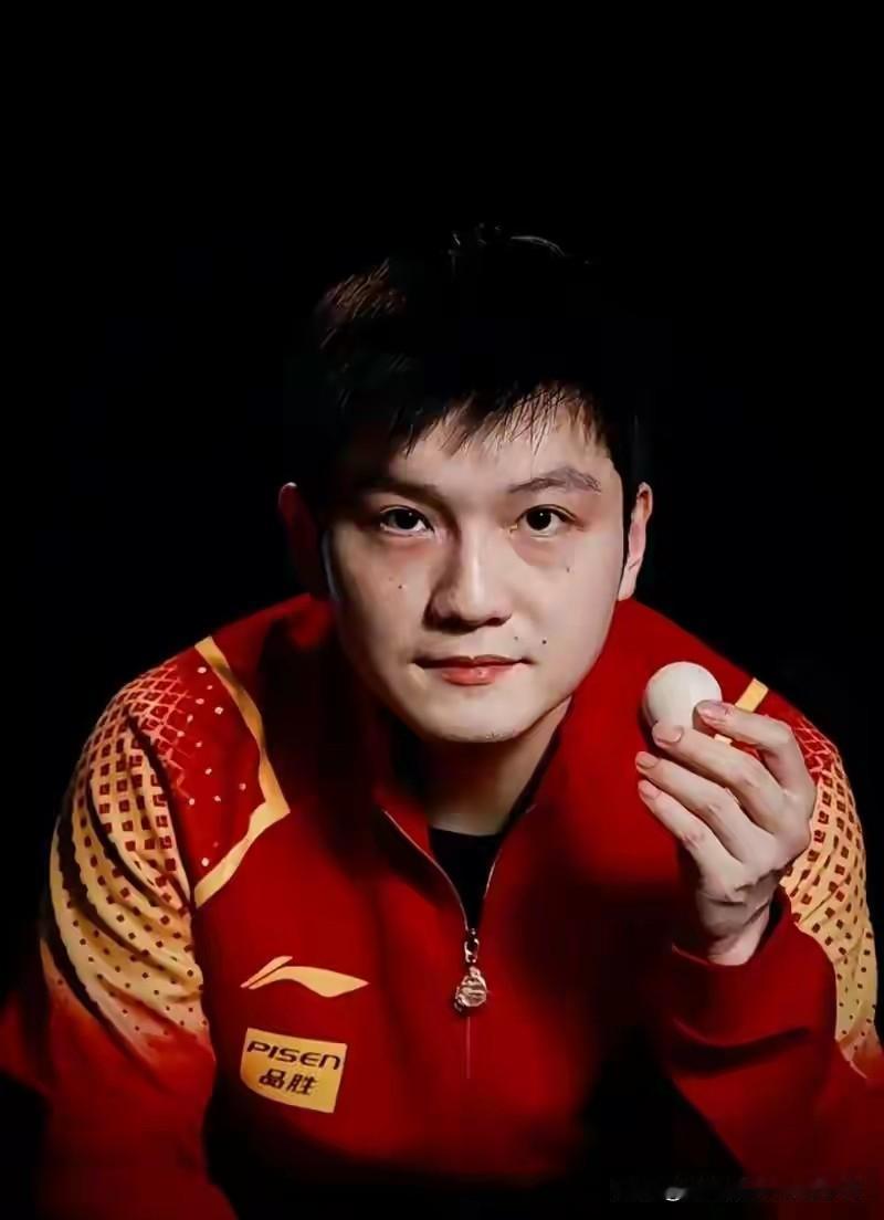 放弃百万高薪假期紧急回国！樊振东这一举动，打醒多少躺平的明星最近，樊振东的一