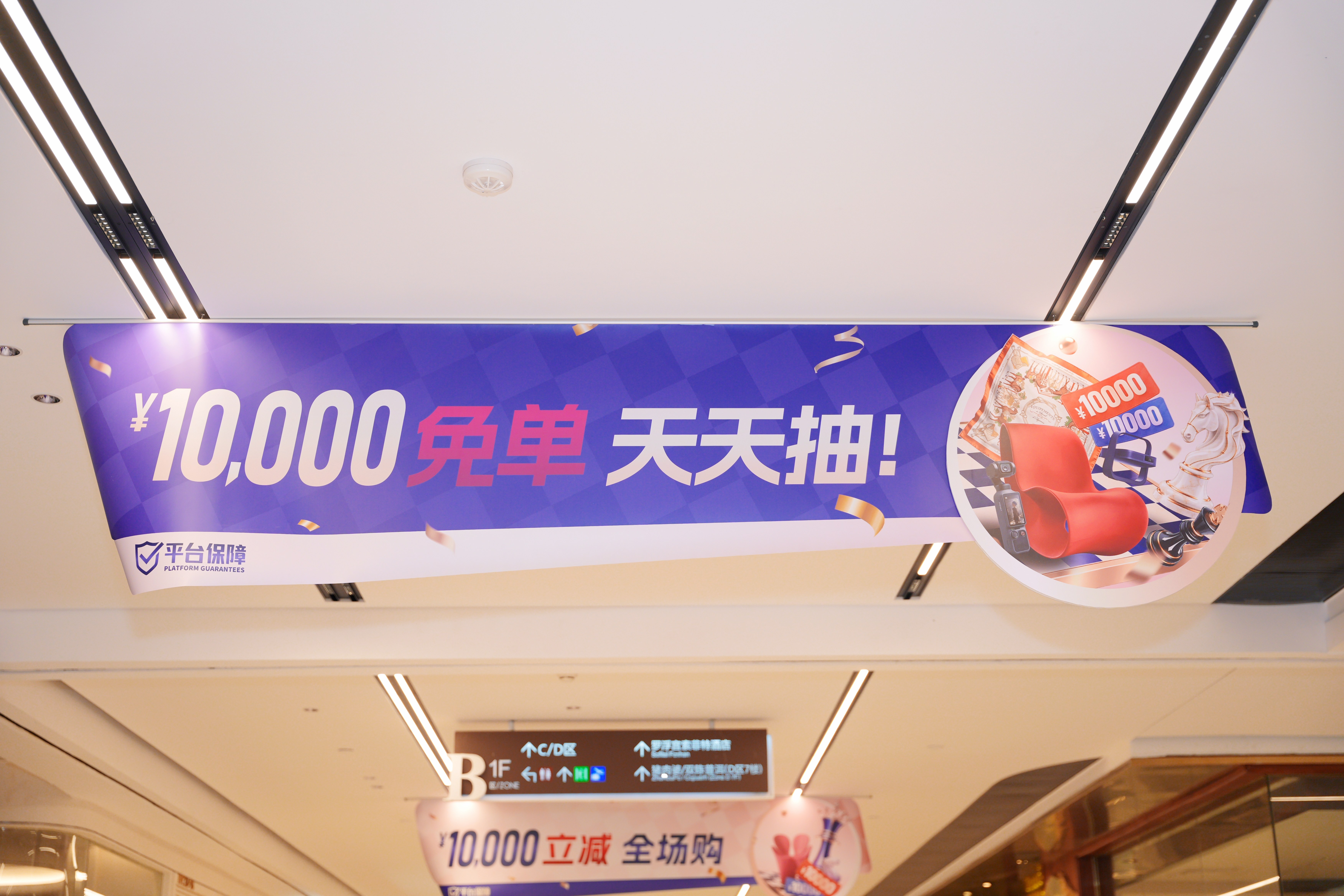 爸妈老房子住了十几年，墙纸发黄、柜门也关不严...今年下定决心给二老的家翻新！功