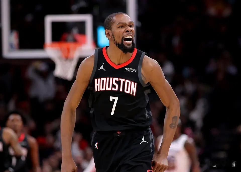 火箭太阳那笔交易，好像有点意思那还是休赛期吧，火箭和太阳搞了个大的，一换八啊