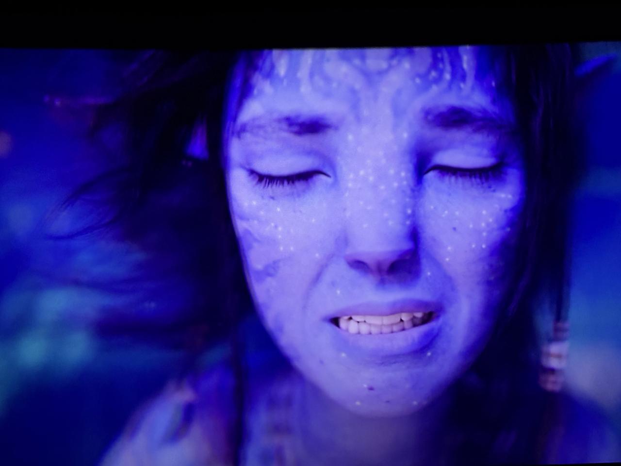 看完了阿凡达3，感觉具备票房榜首的潜力：1、场面还是很浩大，海陆空的战争场面都