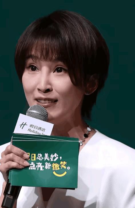 很多网友都说谢楠的面相变化太大，尤其是鼻子，更有网友说整得越来越难看了，主要就是