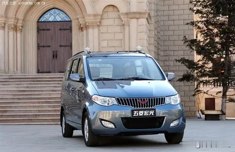 赤裸裸现实!电车30万:使用10年，电费1万，卖1.6万;油车30万:使用1