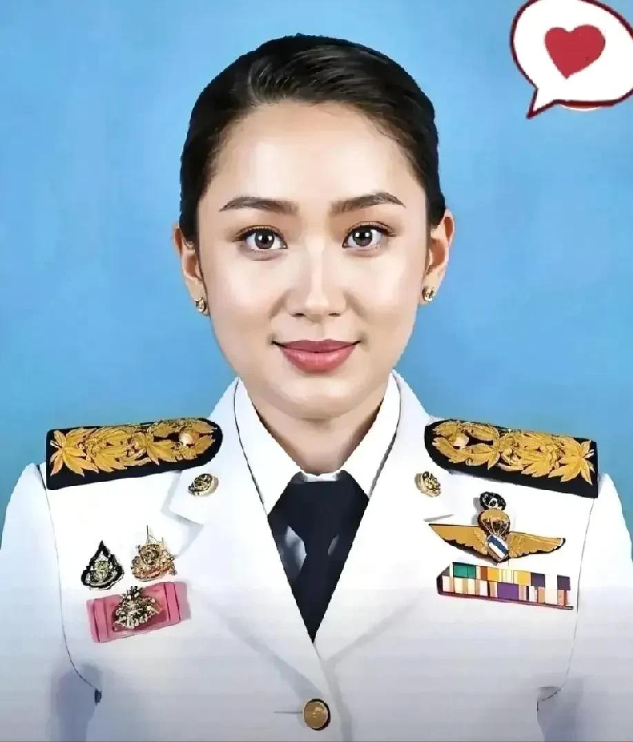 最新消息！泰国国王宣布了10月10日，泰国国王哇集拉隆功在曼谷接见中国新