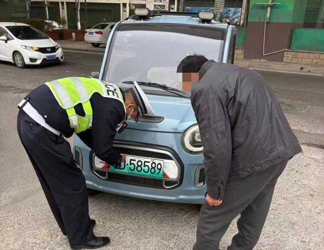 老年代步车办不了牌照怎么办？交警：“2个”解决方案，你怎么看一大早的，就听到楼