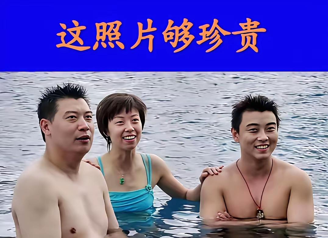 看来国乒也非常注重搞团建呀，张怡宁，李隼和王浩，我们在一起的合影。三个人的表情