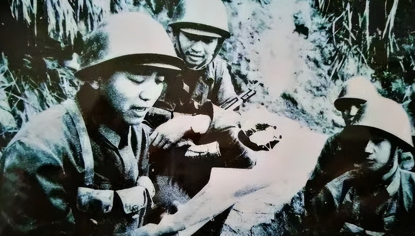 1979年对越自卫反击战中，炊事员陶洪礼在送饭途中，偶然撞见了一个越军哨所，打死