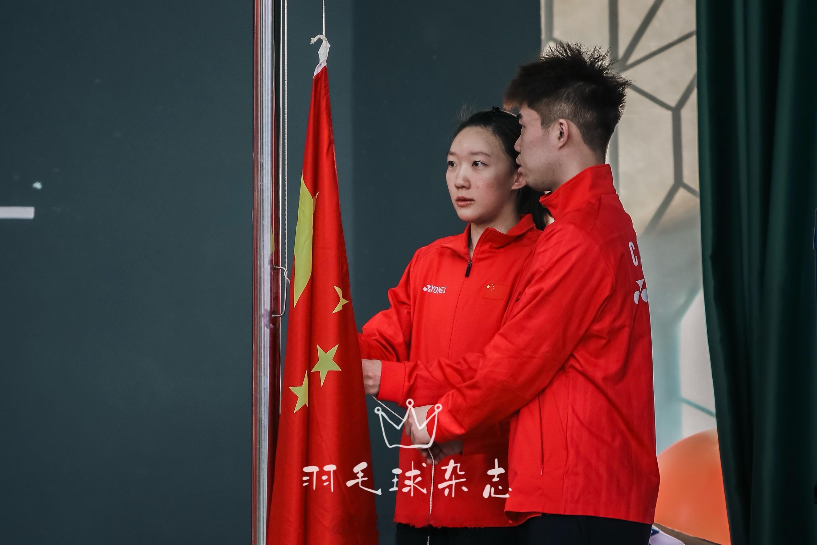 荣耀登榜！国羽举行新科世界冠军登榜仪式今天上午，中国羽毛球队在北京国家体育总局训