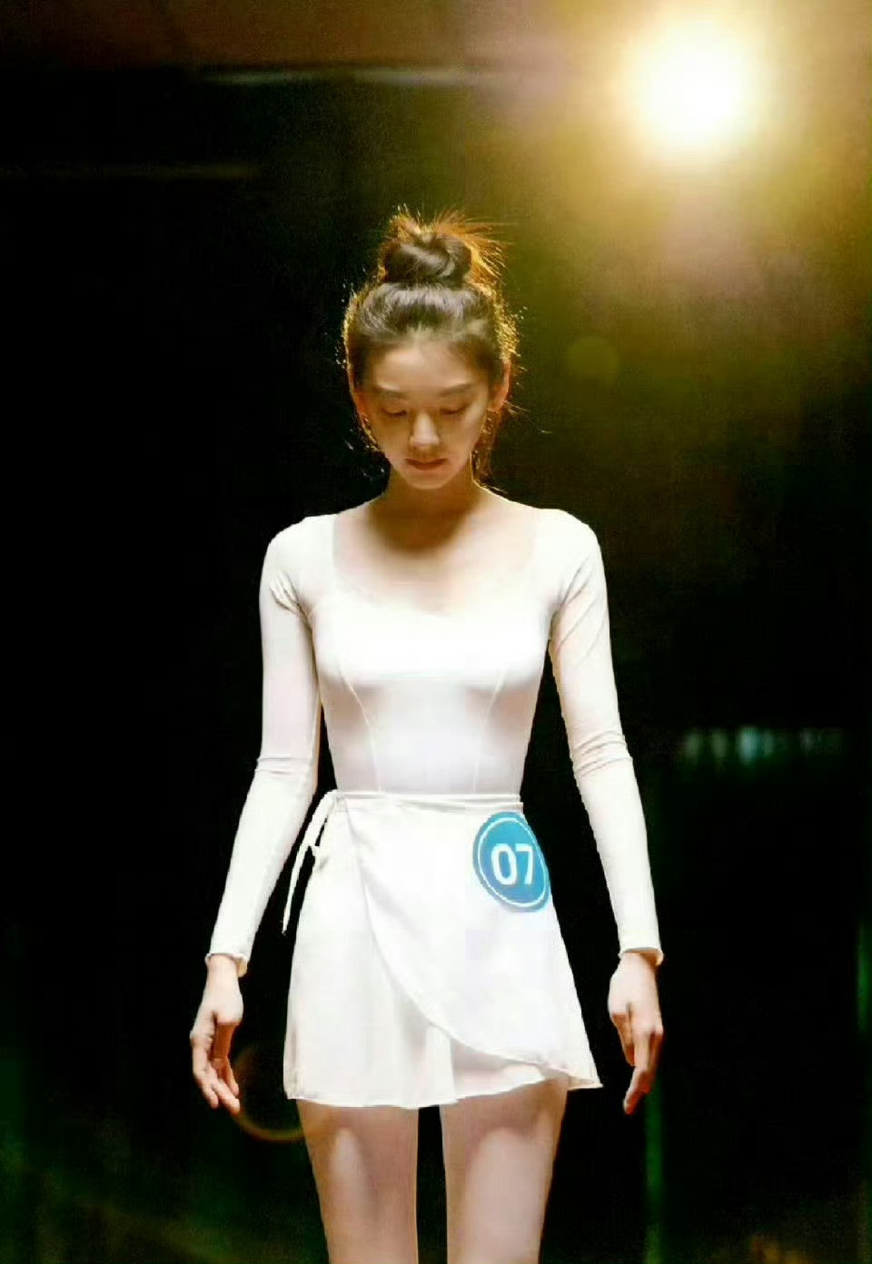 章若楠为了拍《难哄》瘦到82斤她可是168cm的大高个啊，太拼了