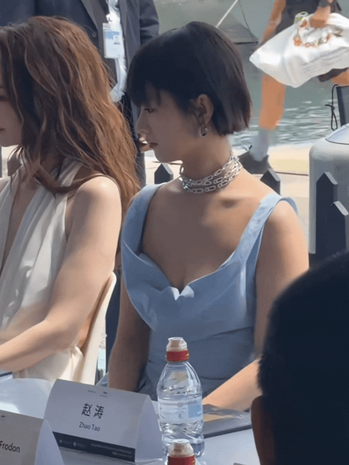 演员李庚希穿衣也很大胆啊！