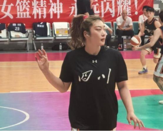 中国女篮开启加训！宫鲁鸣大名单有变，李梦狂砍25分宣告王者回归 中国女篮近