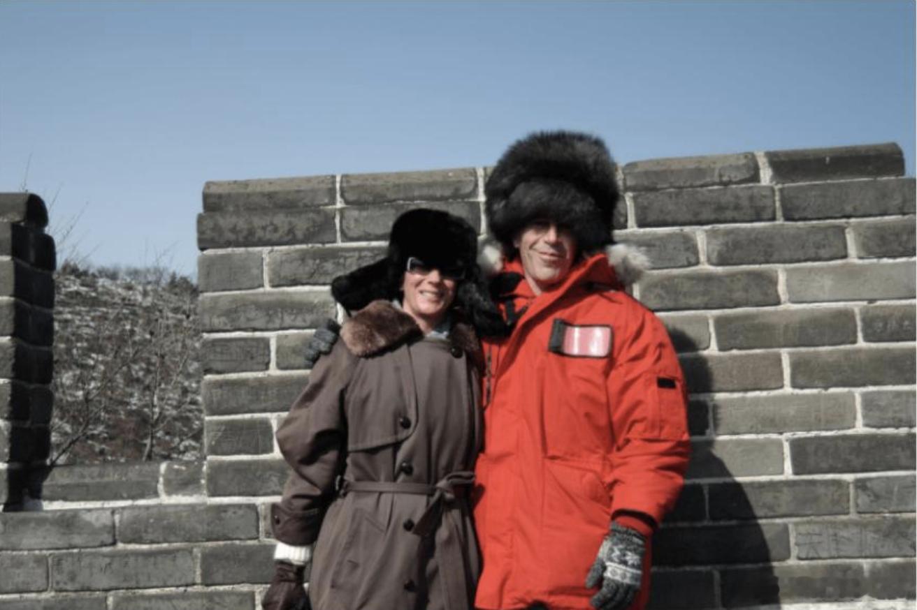 爱泼斯坦来来过长城，不过，即使到了长城也不是好汉。还吃过拉面