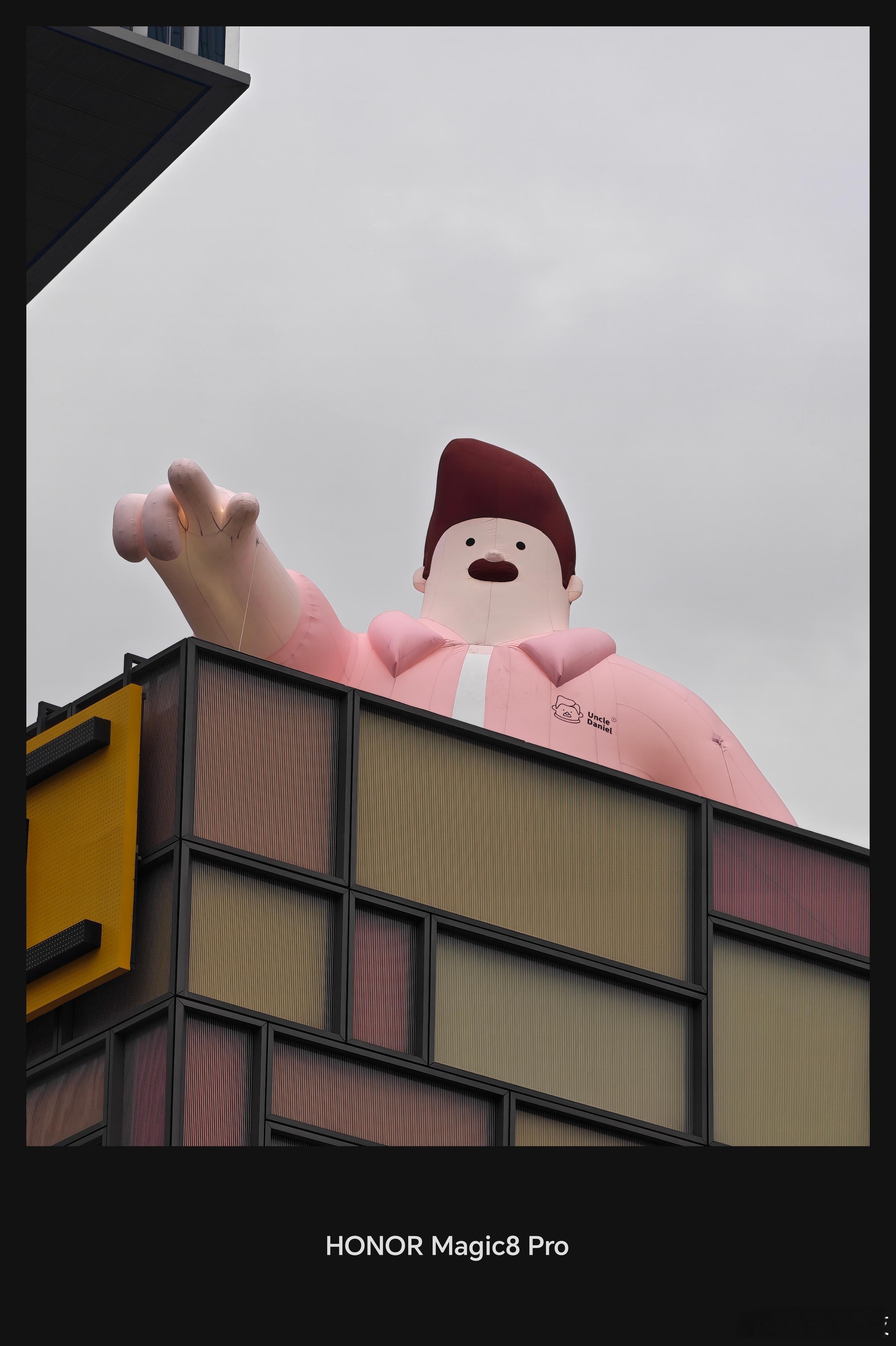 荣耀Magic8RSR到底什么时候发啊？还是蛮期待荣耀今年的超大杯！如今荣耀影