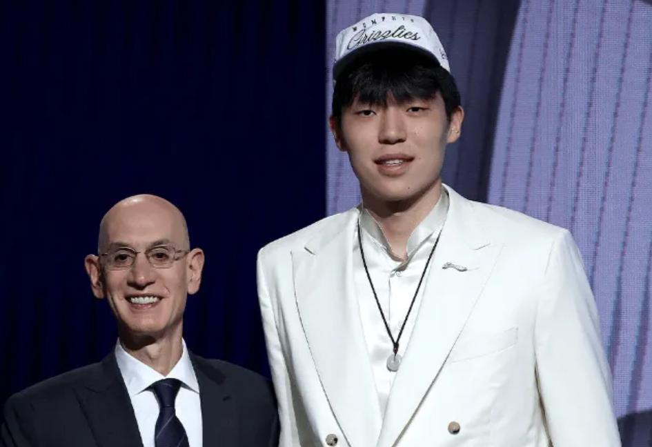 NBA的新秀会根据排名自动匹配出来其薪金，都是四年期。随着NBA这些年薪金大幅提