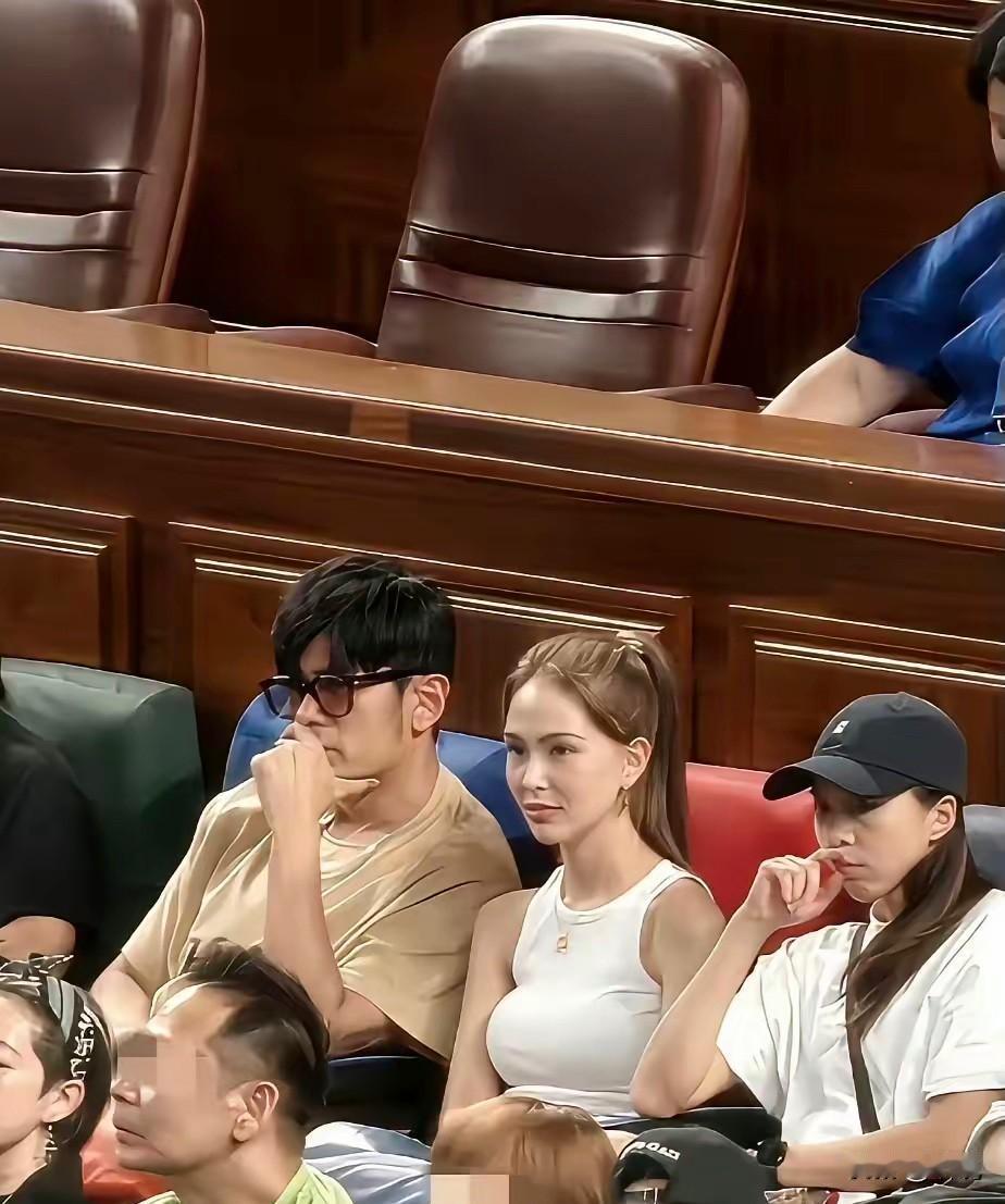 快50岁了头发还这么浓密茂盛，不知道有什么保养秘诀