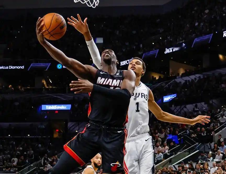 马刺是不是可以考虑交易福克斯的，目前看来的他伤愈归来，会耽误哈铂以及卡斯尔的发展