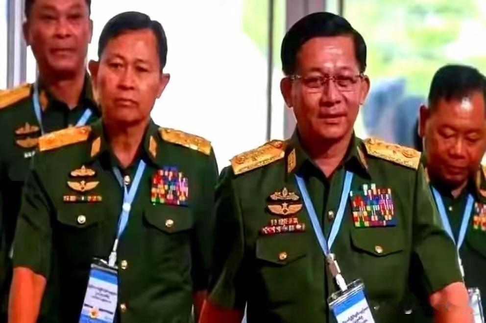 洪森直接开骂了，指着他那个48岁的儿子。“让你去美国待了10年，人脉呢？关系