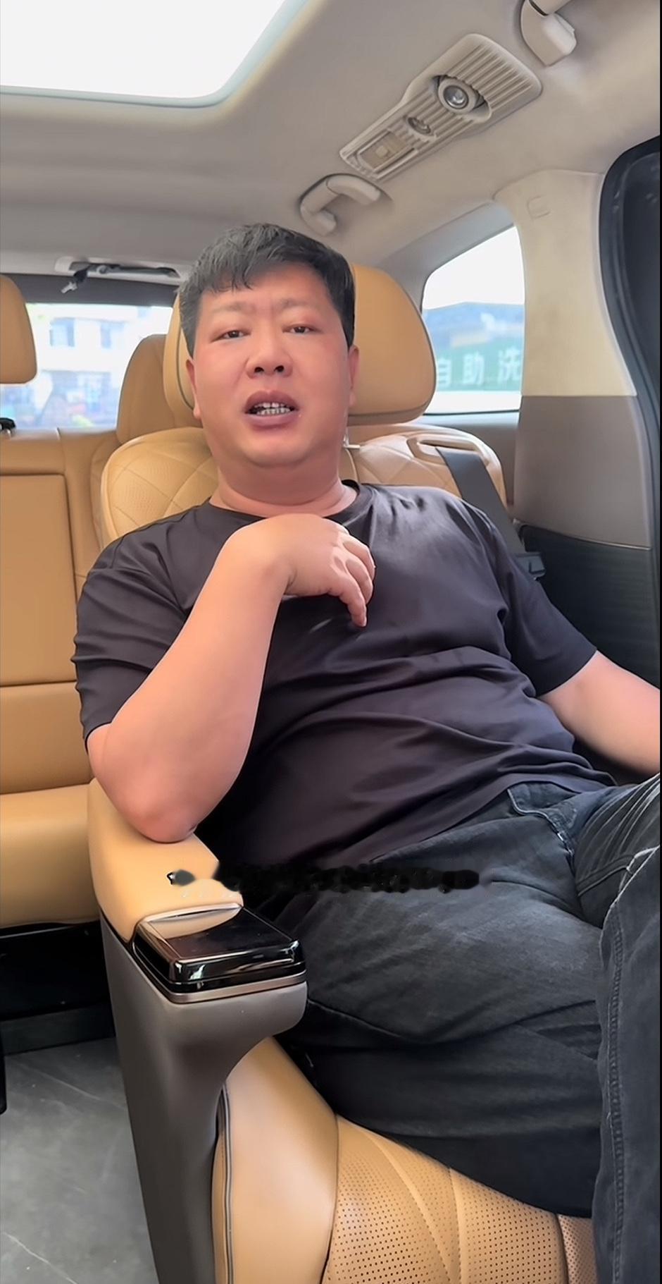 张大炮，天天操不完的心。别人欠款200万，他愁的睡不着觉。他说，今天是河南晋老五