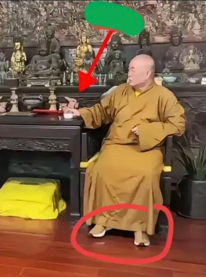 释永信的一双僧侣鞋，需要多少香火钱？且不说他的16万镶金袈裟，价值上亿的金丝