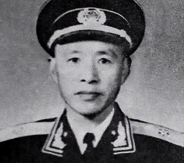 1949年，中央军委筹建海军时，张爱萍提议让起义将领林遵当总司令，刘伯承当场摆手