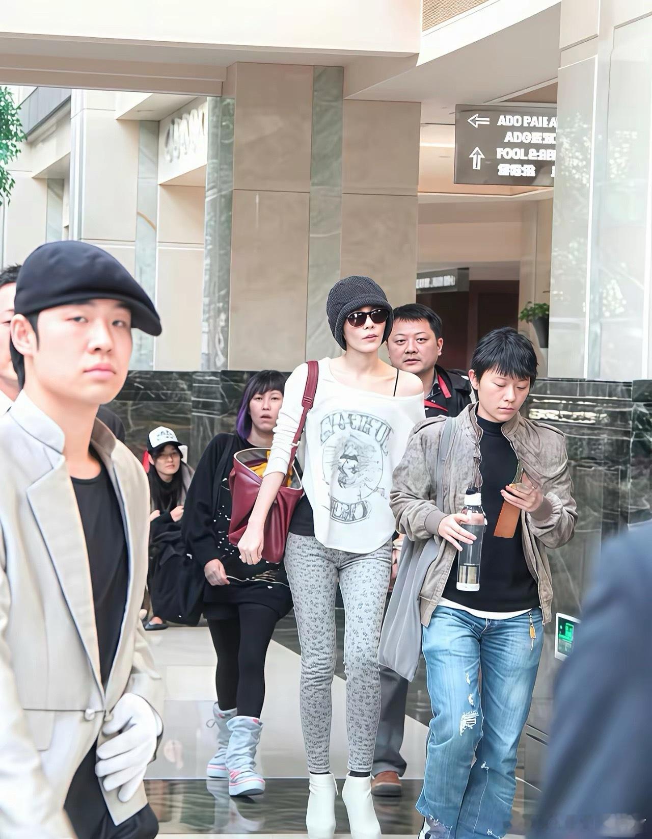 王菲这身材放在娱乐圈她排第二的话，有女明星敢排第一吗？