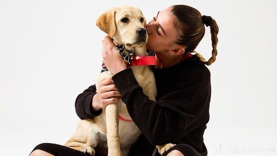 🐕阿莱西亚·奥罗在个媒写给她去世的爱犬帕尔米塔致我的小宝贝……你走得太早了?