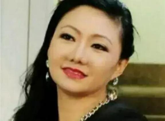 “你们判我死刑，我都不会退赃！”2015年3月的法庭上，宋利的声音撞在大理