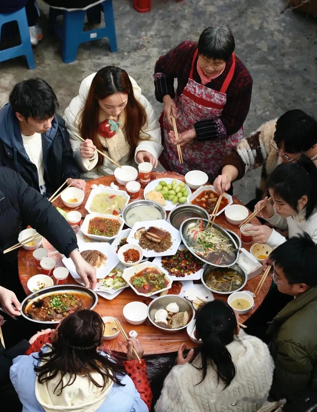 以前总觉得一家人得有钱有大房子才叫过得好，后来才明白根本不是这么回事。去年