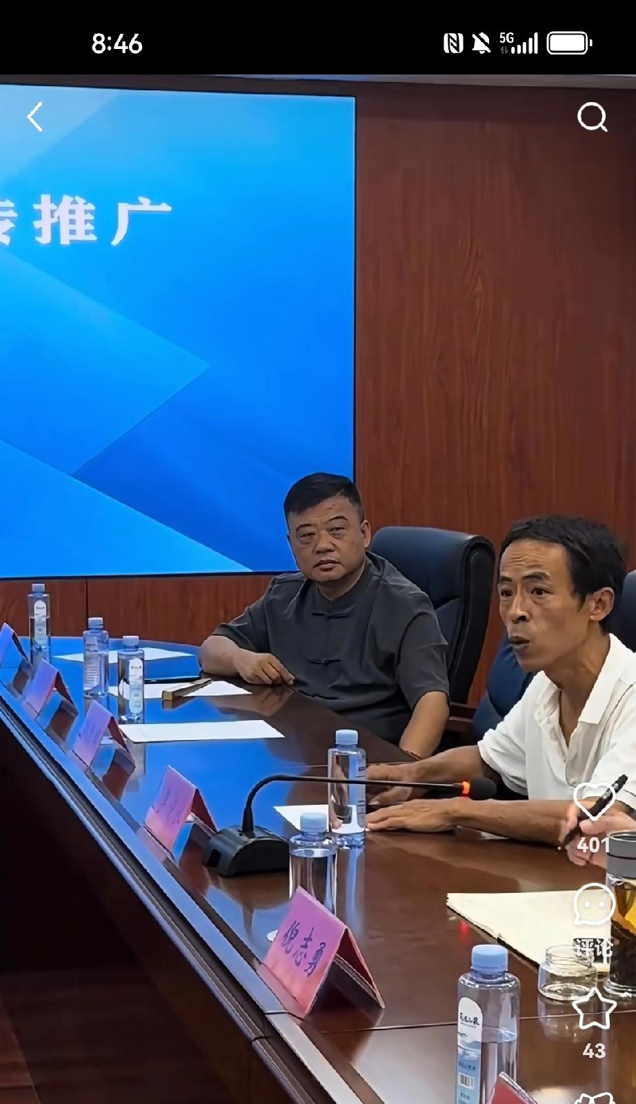 鸡排哥最大的亮点；不是鸡排生意好到爆；也不是他卖鸡排的时候给人提供的情绪价值