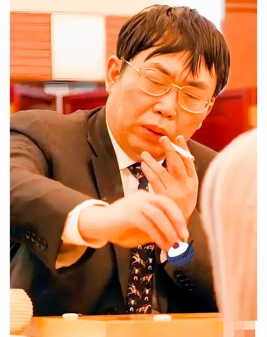 聂卫平这身板，简直就是给现代医学出的“超纲题”。1992年金庸在香港设宴，他一顿