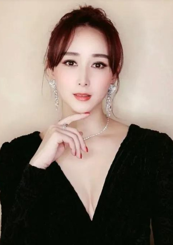 2008年，身价50亿的朱兆祥豪掷5000w，娶了演员胡静，刚结婚不久，胡静就发
