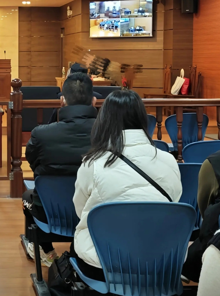 有人说当下富豪私生子泛滥，只说对了一半，权贵甚至普通人，私生子现象也非个例。