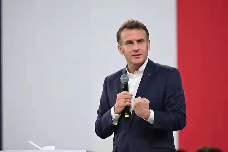 当地时间12月16日，法国总统马克龙在英国《金融时报》发表题为“我们迫切需要重新