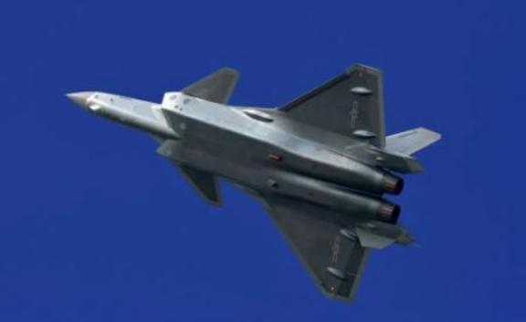 可以说，涡扇15的诞生，意味着中国攻克了战斗机的最后一道关卡，和美国不同，中国目