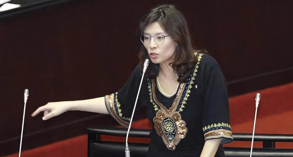 国民党全代会！郑丽文就任主席，蒋万安、韩国瑜出席，卢秀燕、侯友宜、张善政缺席！赵