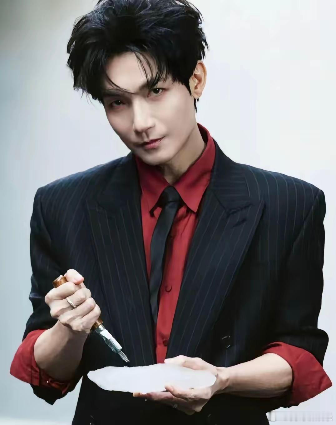 直播间静了三秒。不是事故，是震慑。陈楚生唱完《将进酒》最后一个字，弹幕空了。无修