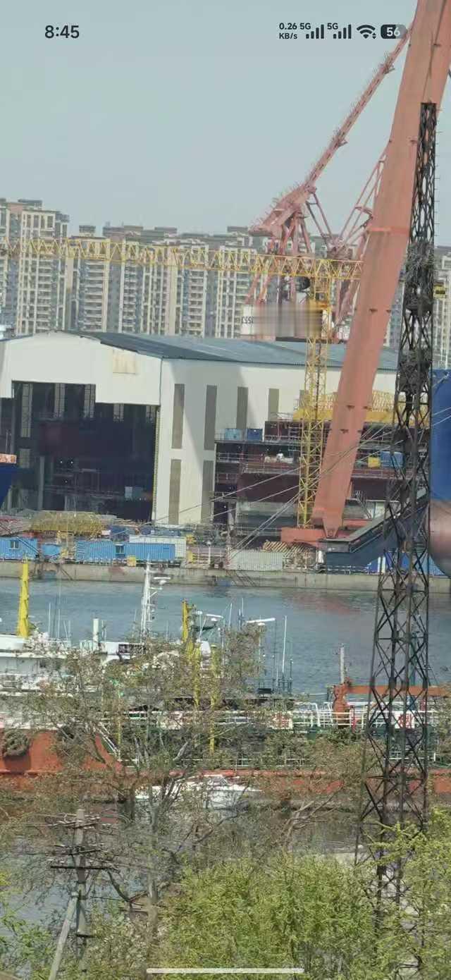 昨天的最新004侧视图可清晰的看见机库分段何时有高清卫星图可看？外国佬给点力